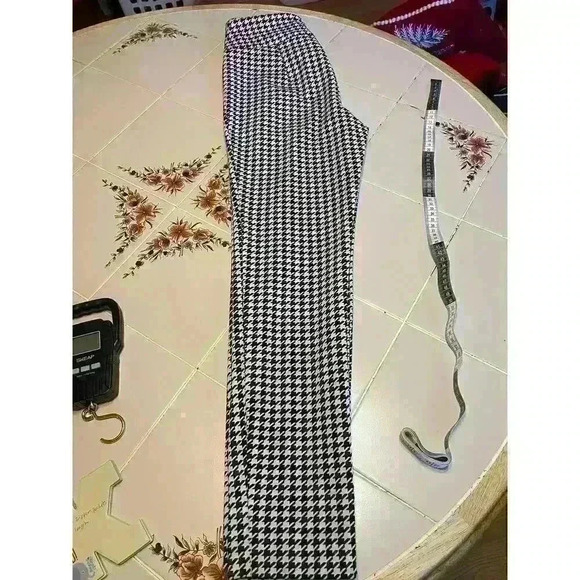 Small SOHO Ankle B& W Houndstooth pant - Picture 2 of 7